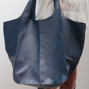 VINTAGE TOTE BAG WITH SPACIOUS STORAGE CAPACITY