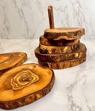 Load image into Gallery viewer, Olive Wood Coaster Set with Holder -7 Pcs