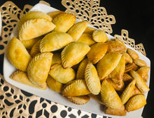 Load image into Gallery viewer, 2-in-1 Manual Dough Press. Dumpling Empanada Pastries Maker